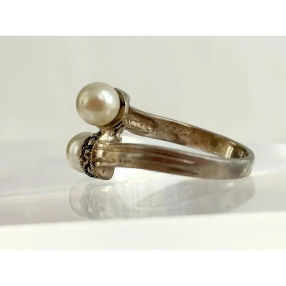 Sterling Faux Pearl Marcasite Adorned Vintage 925 Stamped Wrap Ring - sz 6 - Picture 3 of 10
